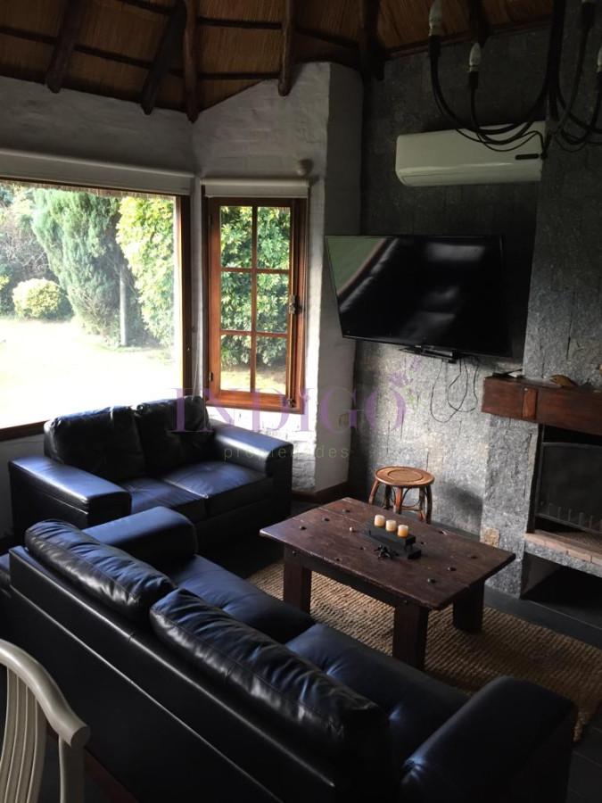 Casa Ref.838 - Casa en Venta, 3 Dormitorios, Piscina y Parrillero