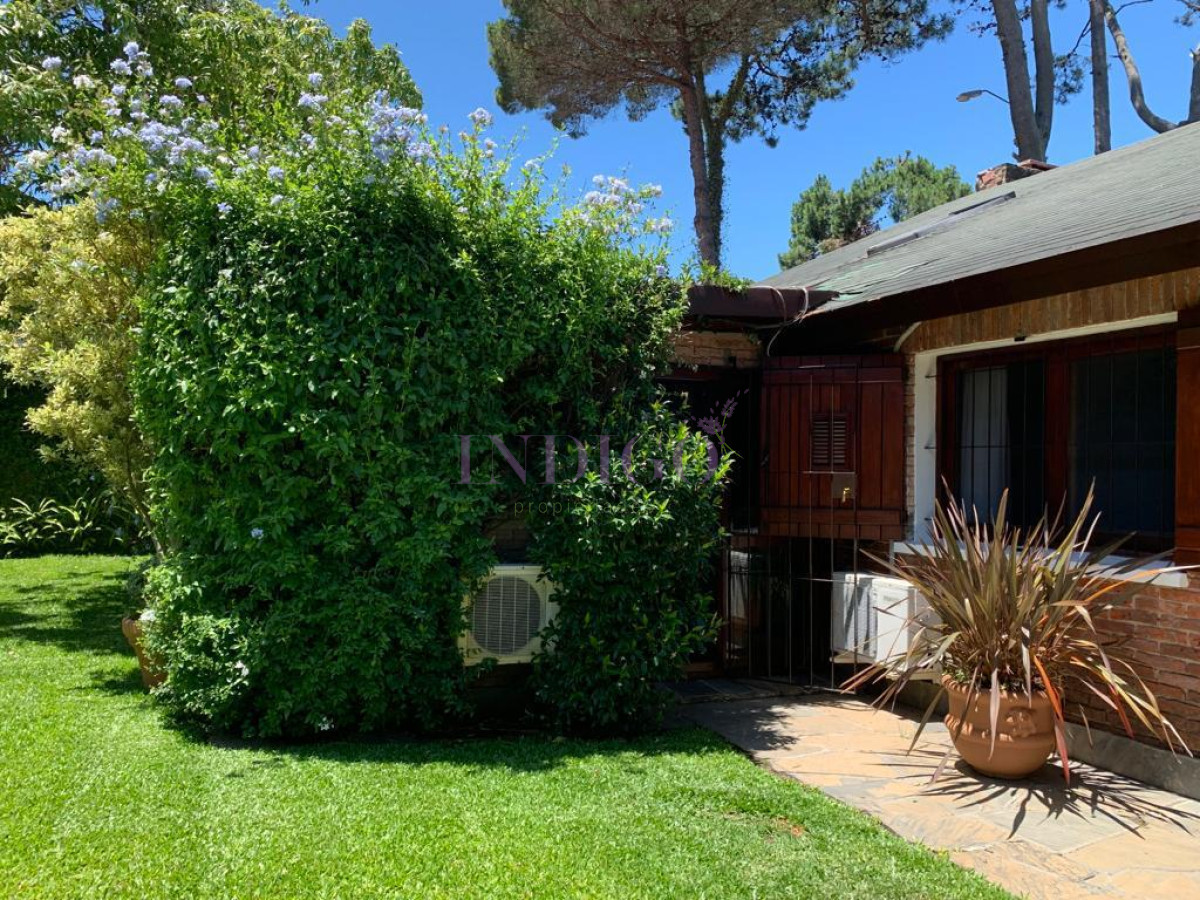 Casa Ref.12 - Casa en venta Avenida Roosevelt, Punta del Este 4 dormitorios .