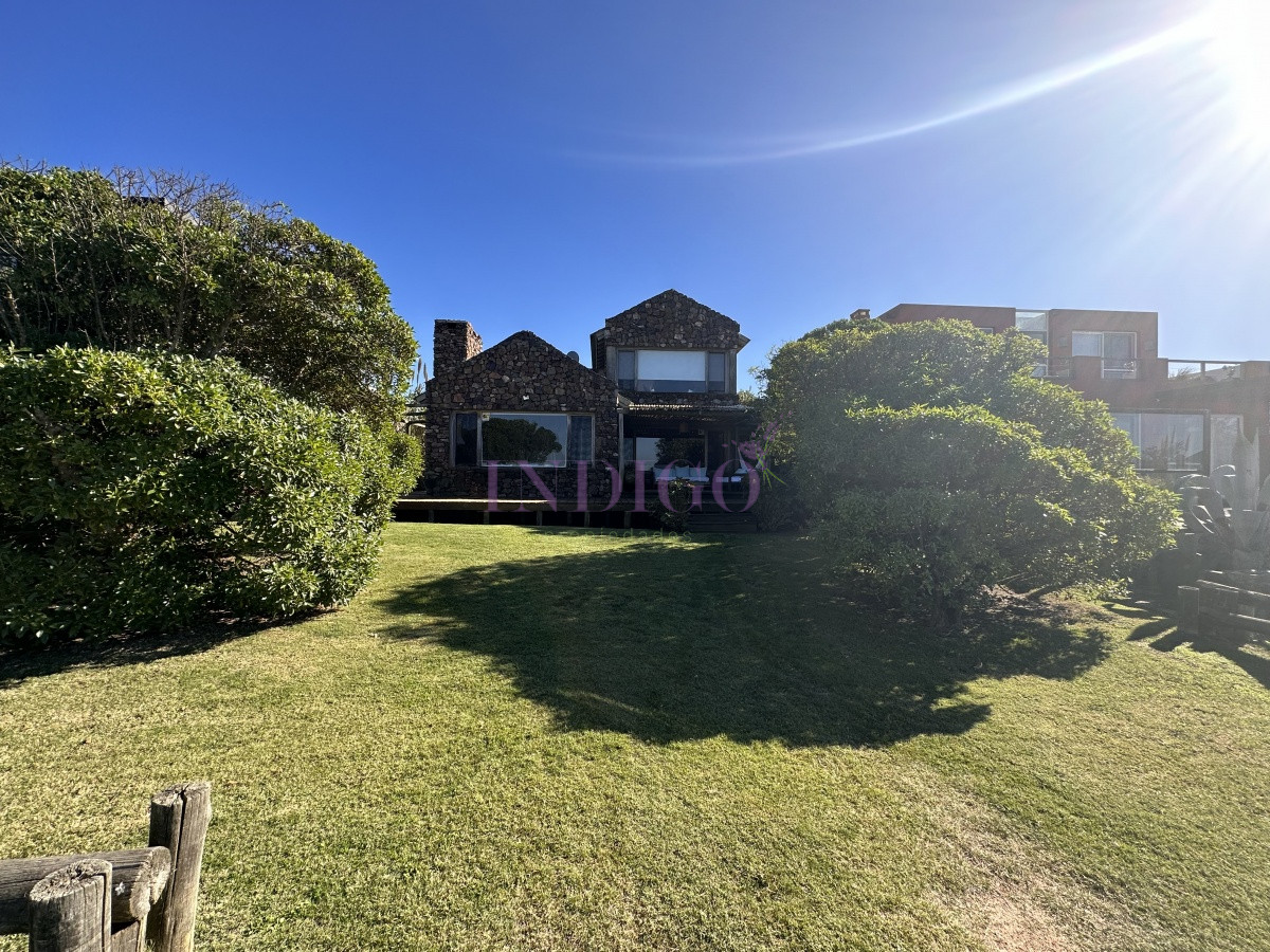 Casa Ref.21 - Casa en Punta Piedras con 3 Dormitorios, Venta y Alquiler.
