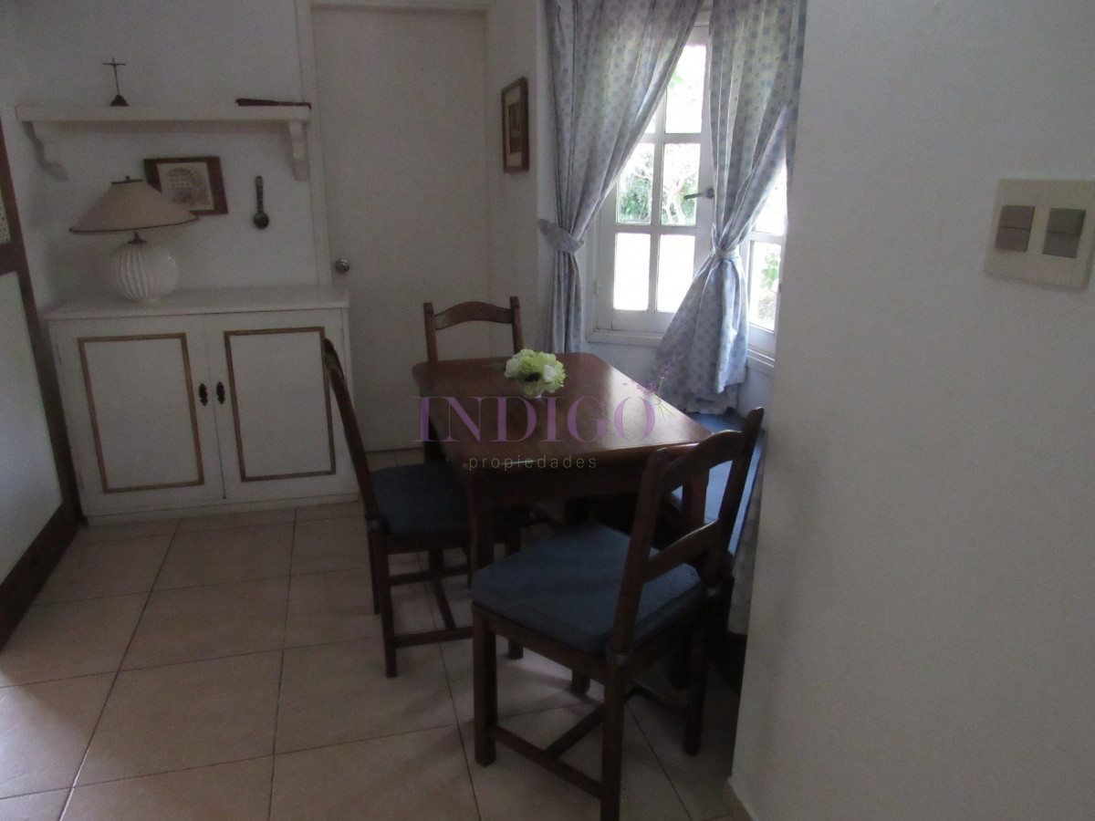 Casa Ref.785 - Amplia casa en Deuville, muy tranquilo! 4 dormitorios y 3 Baños, Parrillero y Garaje!