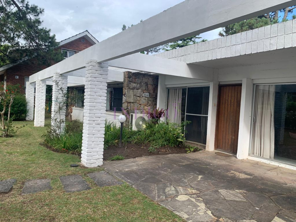 Casa Ref.926 - Alquiler de casa 3 Dormitorios en Punta del Este, Uruguay