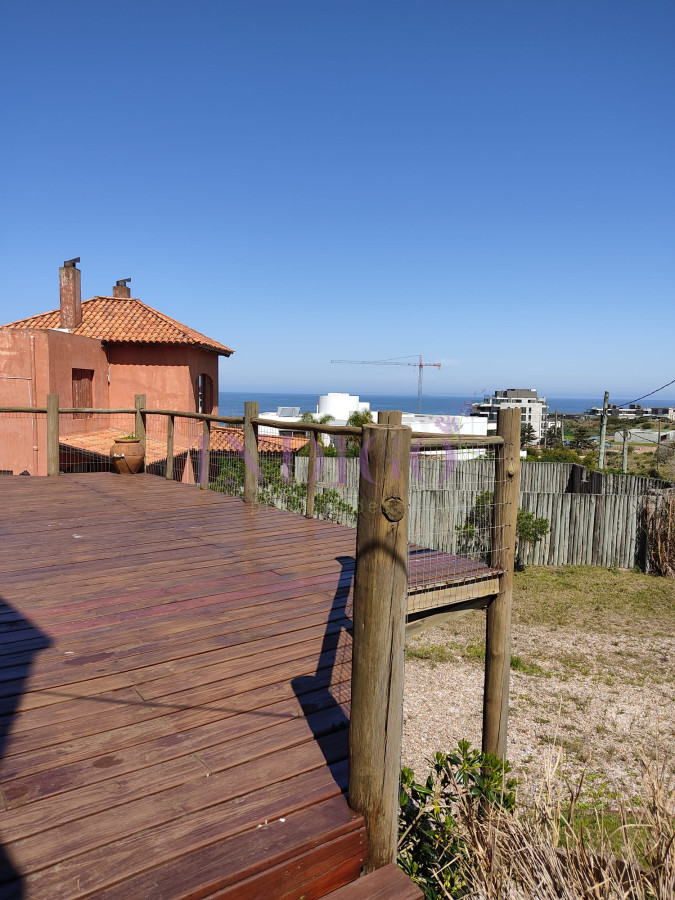 Casa Ref.739 - Amplio quincho con vistas al mar, 3 dormitorios con dependencia y un gran parillero