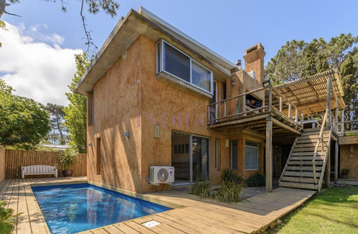 Casa Ref.347 -  Venta y alquiler Montoya, 3 dormitorios y pileta.