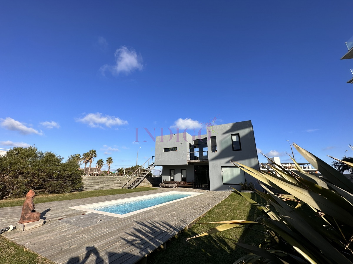 Casa Ref.1103 - Casa en alquiler en Manantiales 3 dorm y dependencia con piscina