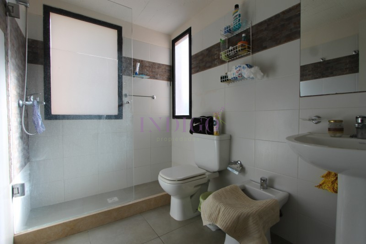 Casa Ref.568 - Venta y alquiler en Montoya a mts de ruta 10.