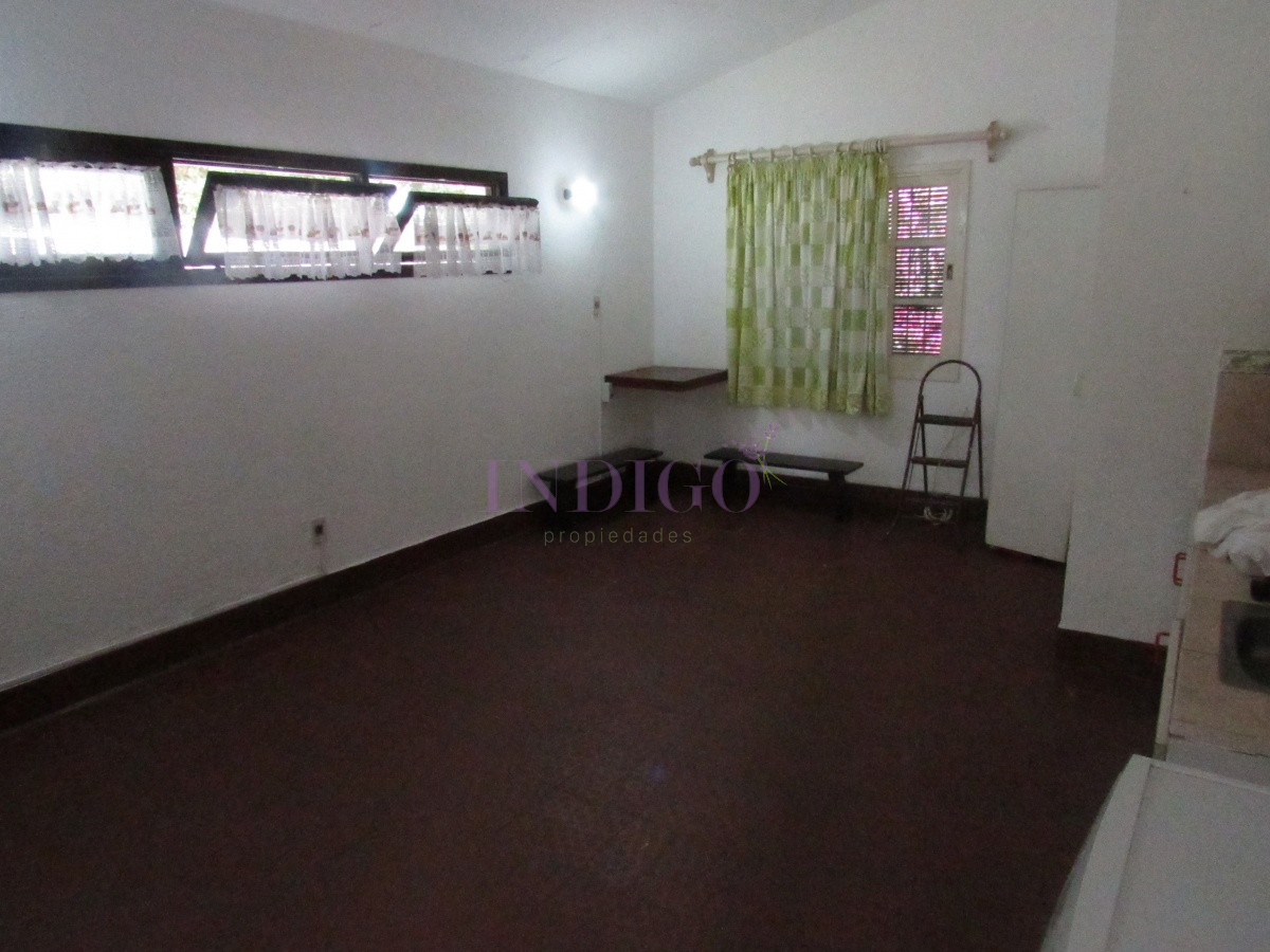 Casa Ref.785 - Amplia casa en Deuville, muy tranquilo! 4 dormitorios y 3 Baños, Parrillero y Garaje!