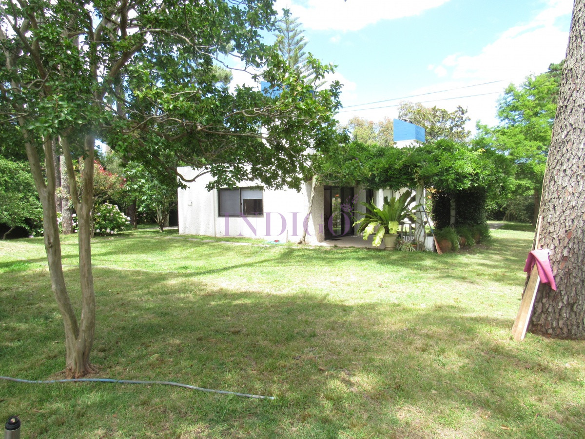 Casa Ref.785 - Amplia casa en Deuville, muy tranquilo! 4 dormitorios y 3 Baños, Parrillero y Garaje!
