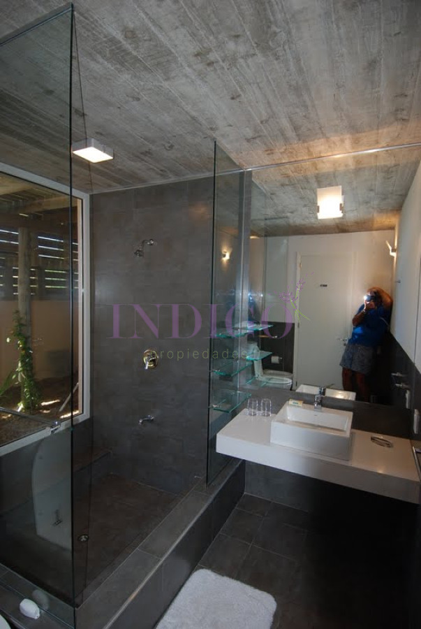 Casa Ref.1106 - Laguna blanca, casa de 5 dormitorios y dependencia