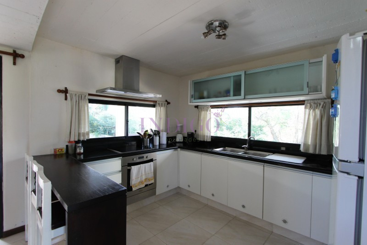 Casa Ref.568 - Venta y alquiler en Montoya a mts de ruta 10.