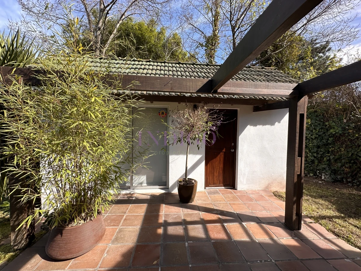 Casa Ref.1245 - Casa en venta , San Rafael, 4 dorm y dependencia, con piscina y parrillero.