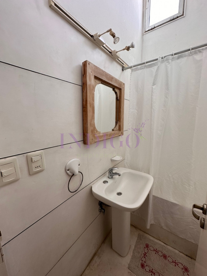 Casa Ref.155 - Muy buena casa en alquiler en Punta Piedras, 3 dormitorios más dependencia de servicio.