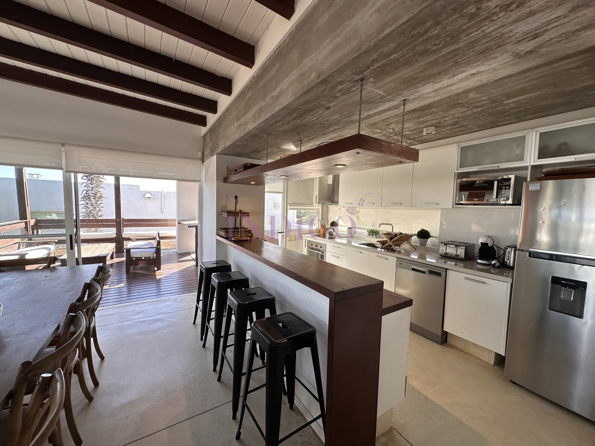 Casa Ref.339 - Espectacular casa en venta y alquiler con toda la vista al mar en la zona mas exclusiva de Punta del Este.