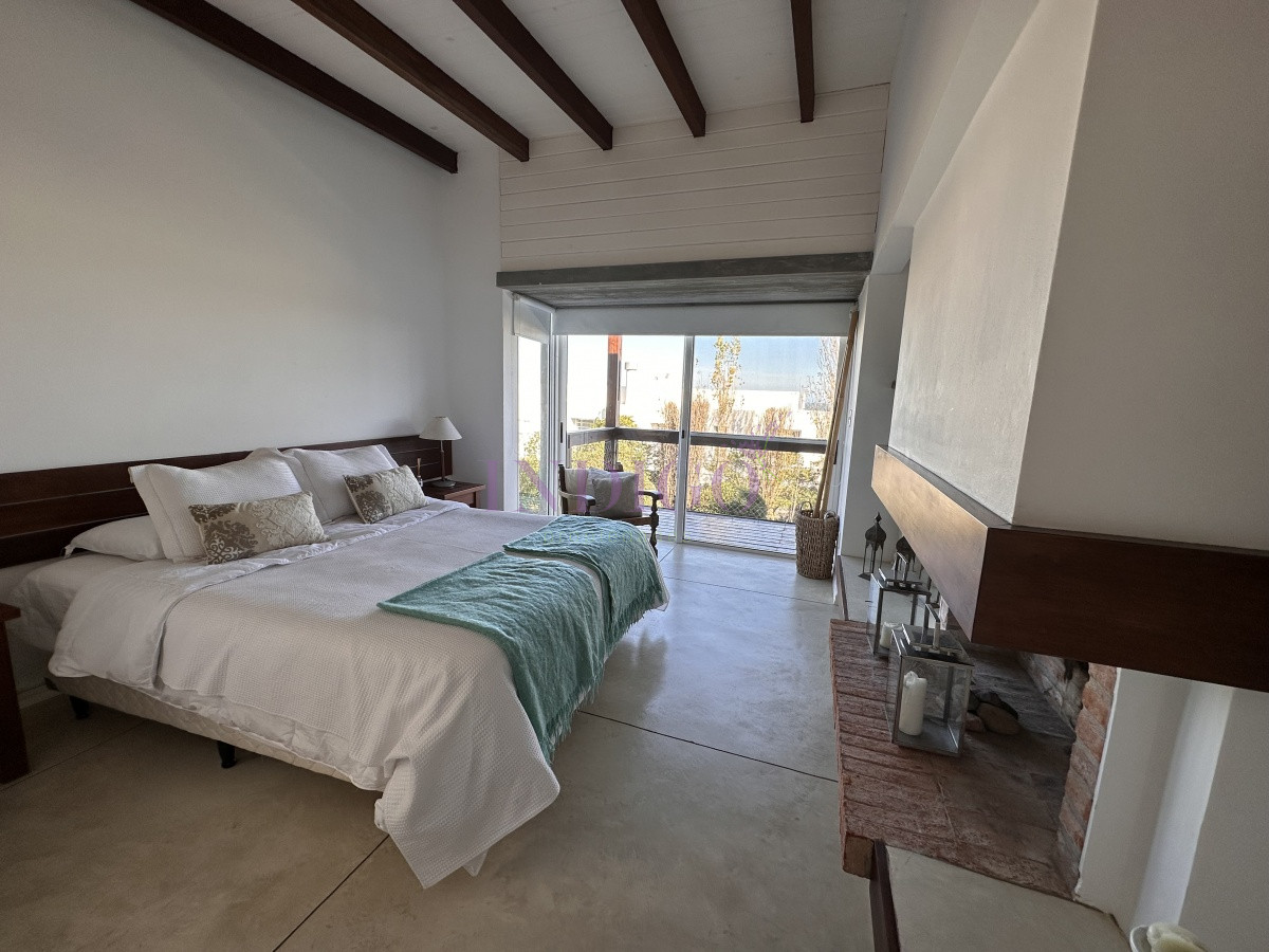 Casa Ref.339 - Espectacular casa en venta y alquiler con toda la vista al mar en la zona mas exclusiva de Punta del Este.