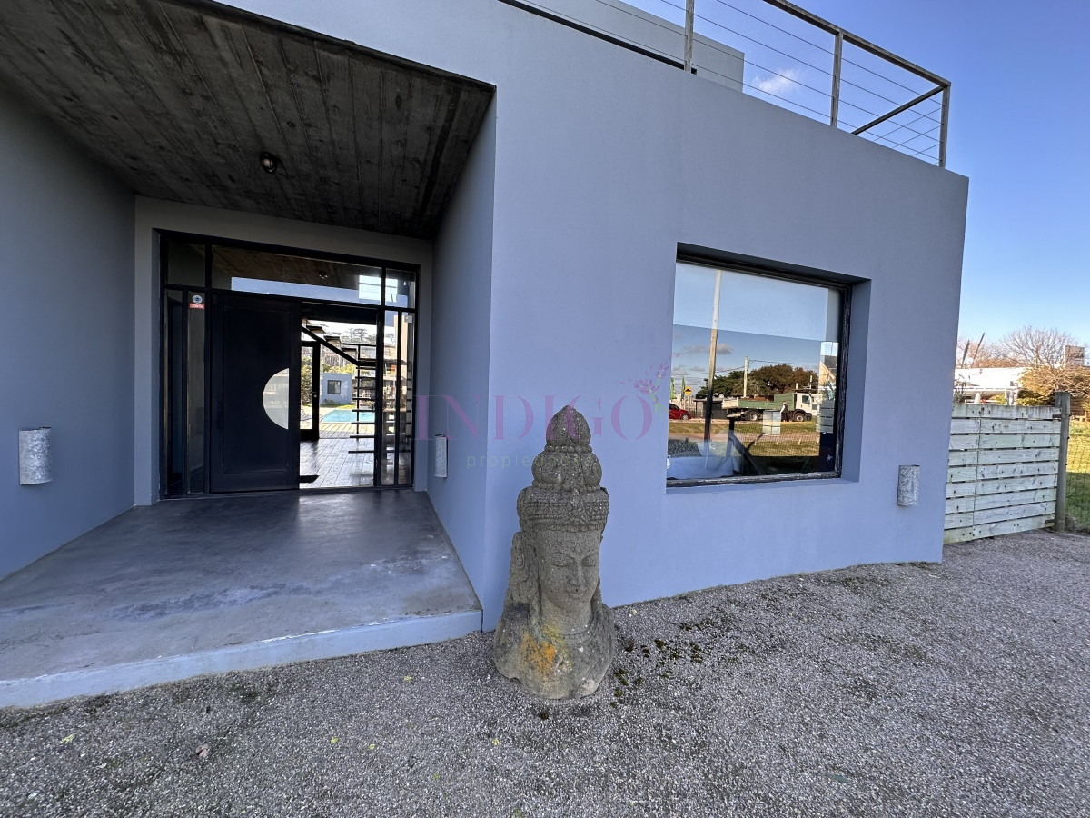 Casa Ref.1103 - Casa en alquiler en Manantiales 3 dorm y dependencia con piscina