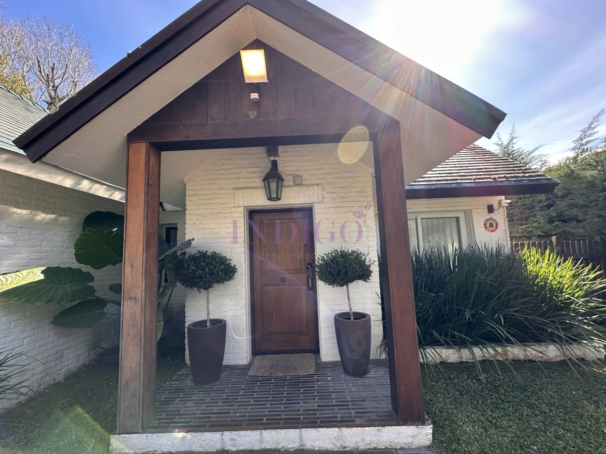 Casa Ref.1245 - Casa en venta , San Rafael, 4 dorm y dependencia, con piscina y parrillero.