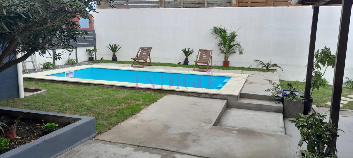 Casa Ref.738 - En Alquiler, Altos de punta Piedra, casa de 4 dorm con parrillero y piscina.