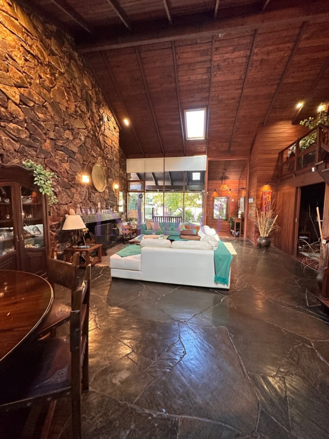 Casa Ref.12 - Casa en venta Avenida Roosevelt, Punta del Este 4 dormitorios .