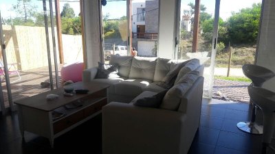 Casa nueva en alquiler anual y temporal en Balneario Buenos Aires, 2 dormitorios .