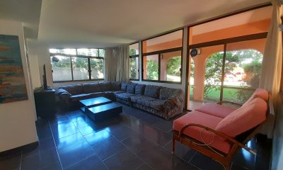Casa en Alquiler 5 dormitorios, Playa Mansa, Punta del Este, Uruguay