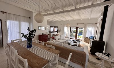 Casa venta en Montoya, 5 ambientes.