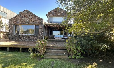 Casa en Punta Piedras con 3 Dormitorios, Venta y Alquiler.