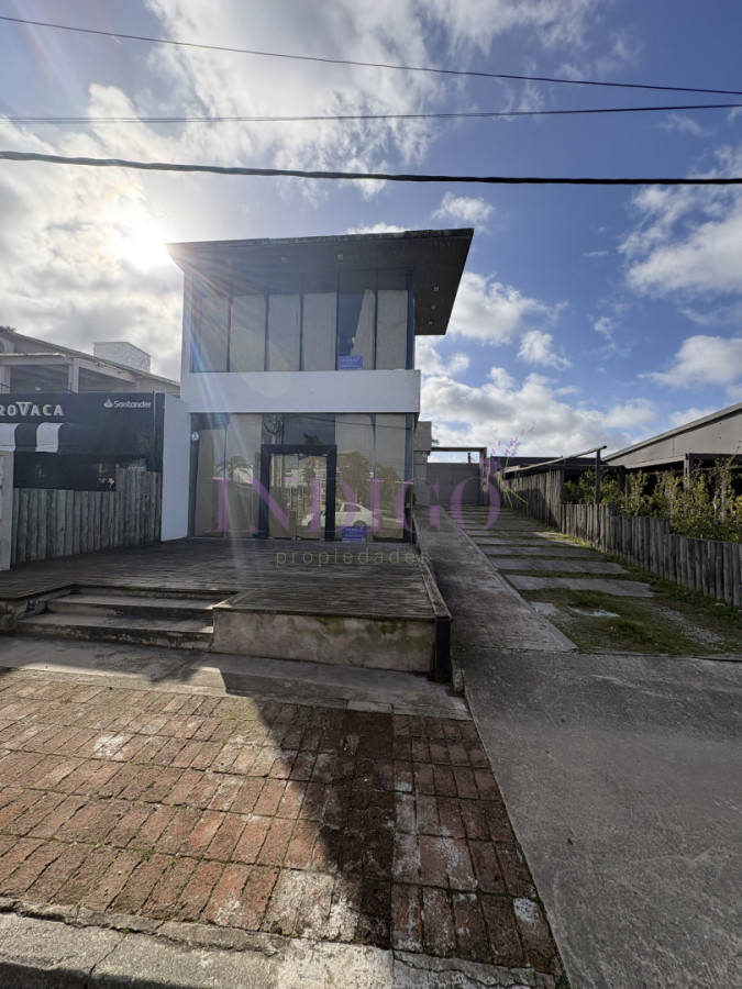 Alquiler de local con vivienda en Manantía  - IDG1368L
