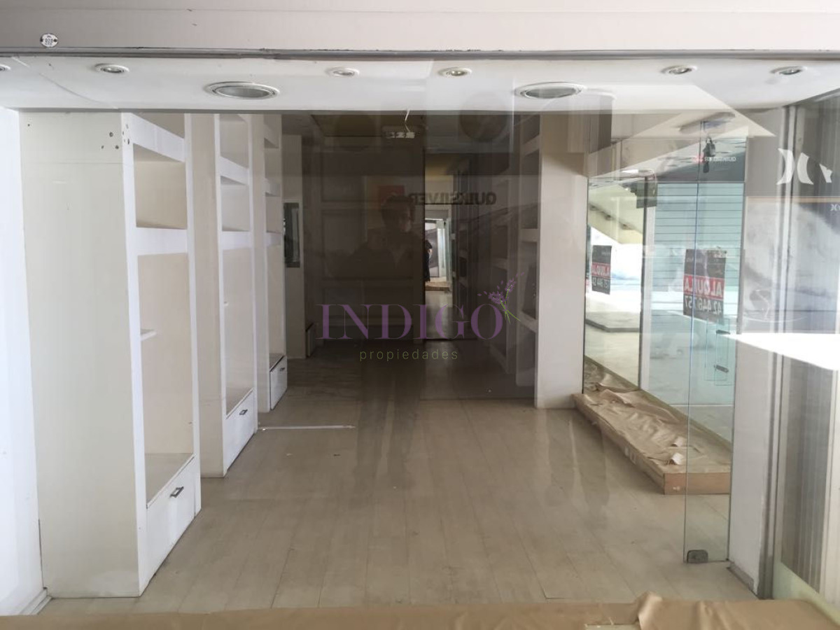 Local Comercial Ref.270 - Local en venta en plena Avenida Gorlero.