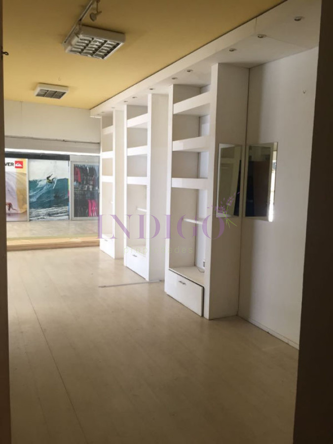 Local Comercial Ref.270 - Local en venta en plena Avenida Gorlero.