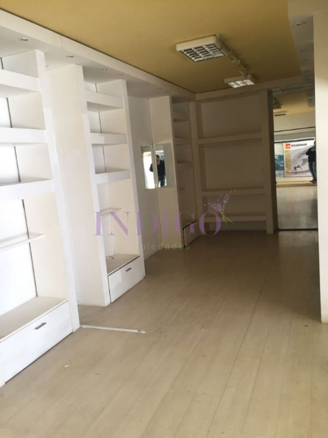 Local Comercial Ref.270 - Local en venta en plena Avenida Gorlero.