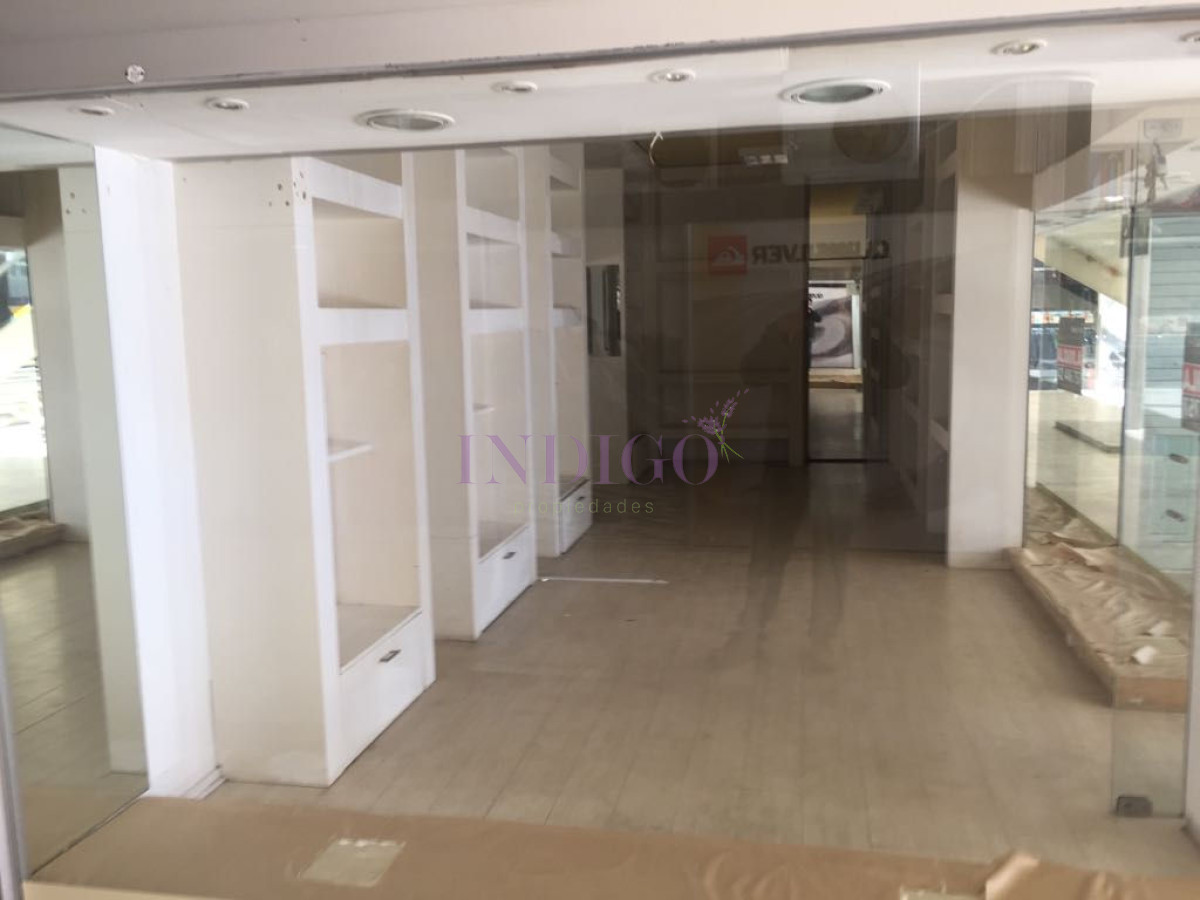 Local Comercial Ref.270 - Local en venta en plena Avenida Gorlero.