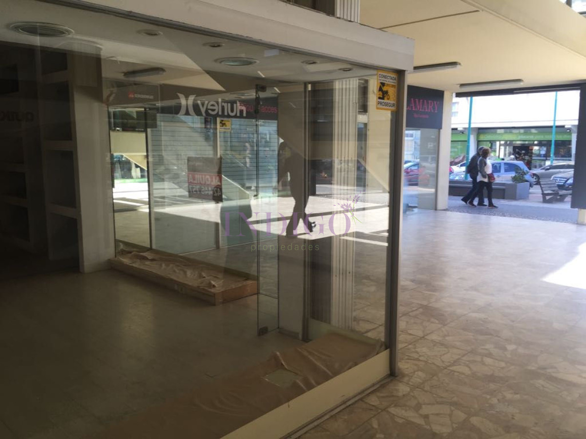 Local Comercial Ref.270 - Local en venta en plena Avenida Gorlero.