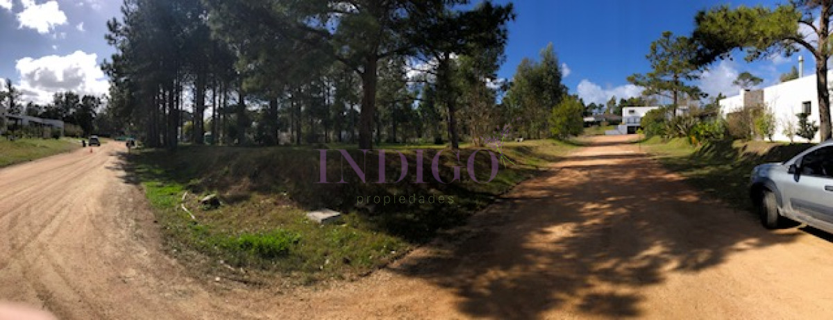 Terreno esquinero en venta Barrio privado con todo los servicios. - IDG449T