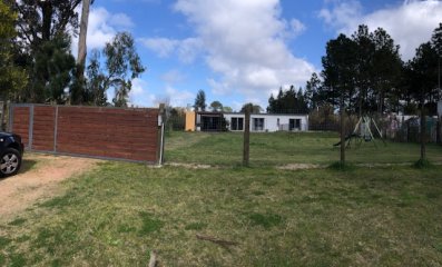 Oportunidad de terreno en venta  en  Barrio privado con mejora.