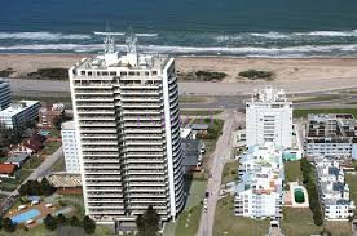 Apartamento Ref.361 - Departamento en alquiler en Icon Brava, 2 dormitorios , 2 baños.