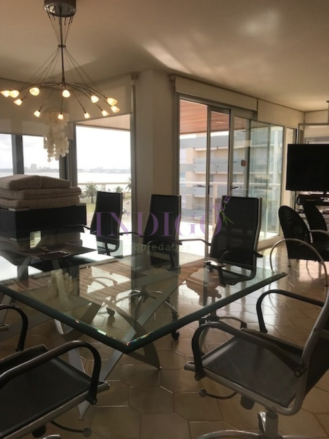 Apartamento Ref.400 - Espectacular departamento en venta frente al puerto de Punta del Este.