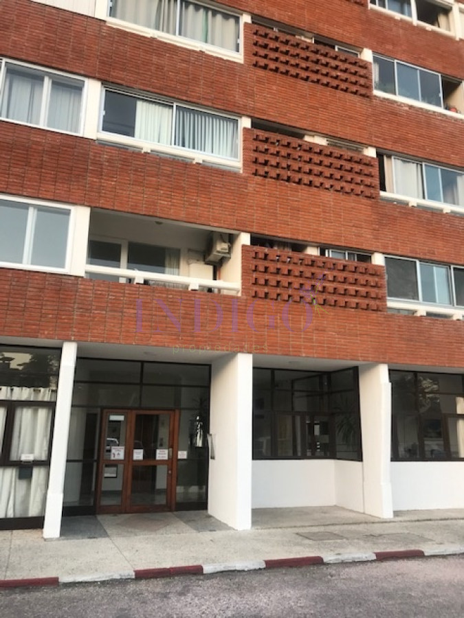 Apartamento Ref.521 - Apartamento de 3 Dormitorios y 2 Baños, en zona de alta movilidad y muy tranquila