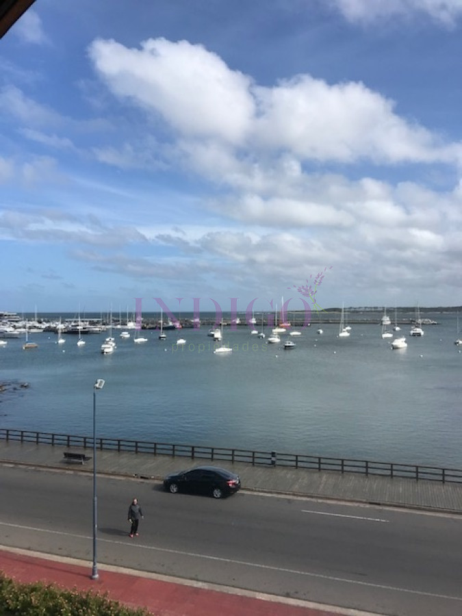 Apartamento Ref.150 -  En alquiler, Playa  Brava, 3 dormitorios, primera fila .