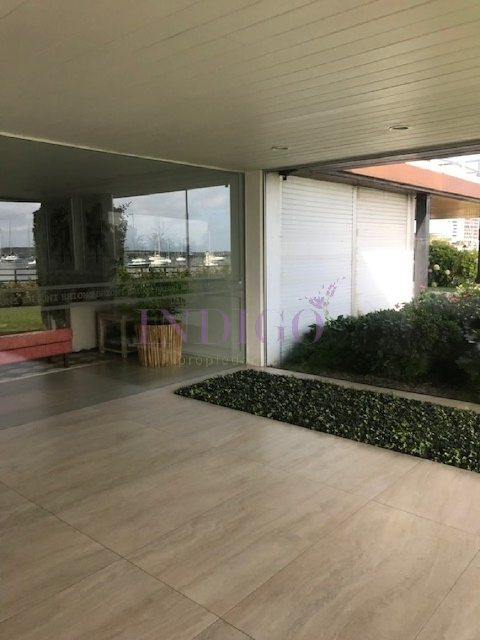 Apartamento Ref.150 -  En alquiler, Playa  Brava, 3 dormitorios, primera fila .