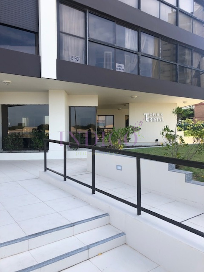 Apartamento Ref.393 - Buena oportunidad!!! Frente al mar, con todos los servicios, buena renta.