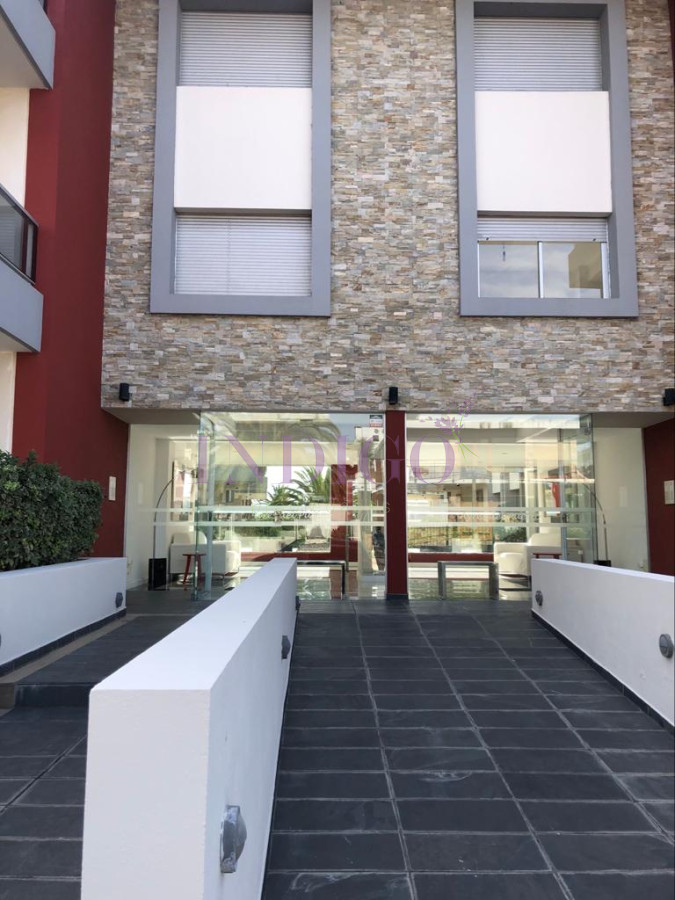 Casa Ref.189 - Casa en alquiler a pasitos de la playa Brava, 3 dormitorios mas dependencia de servicio.