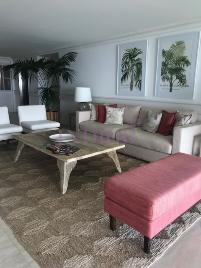 Apartamento Ref.150 -  En alquiler, Playa  Brava, 3 dormitorios, primera fila .