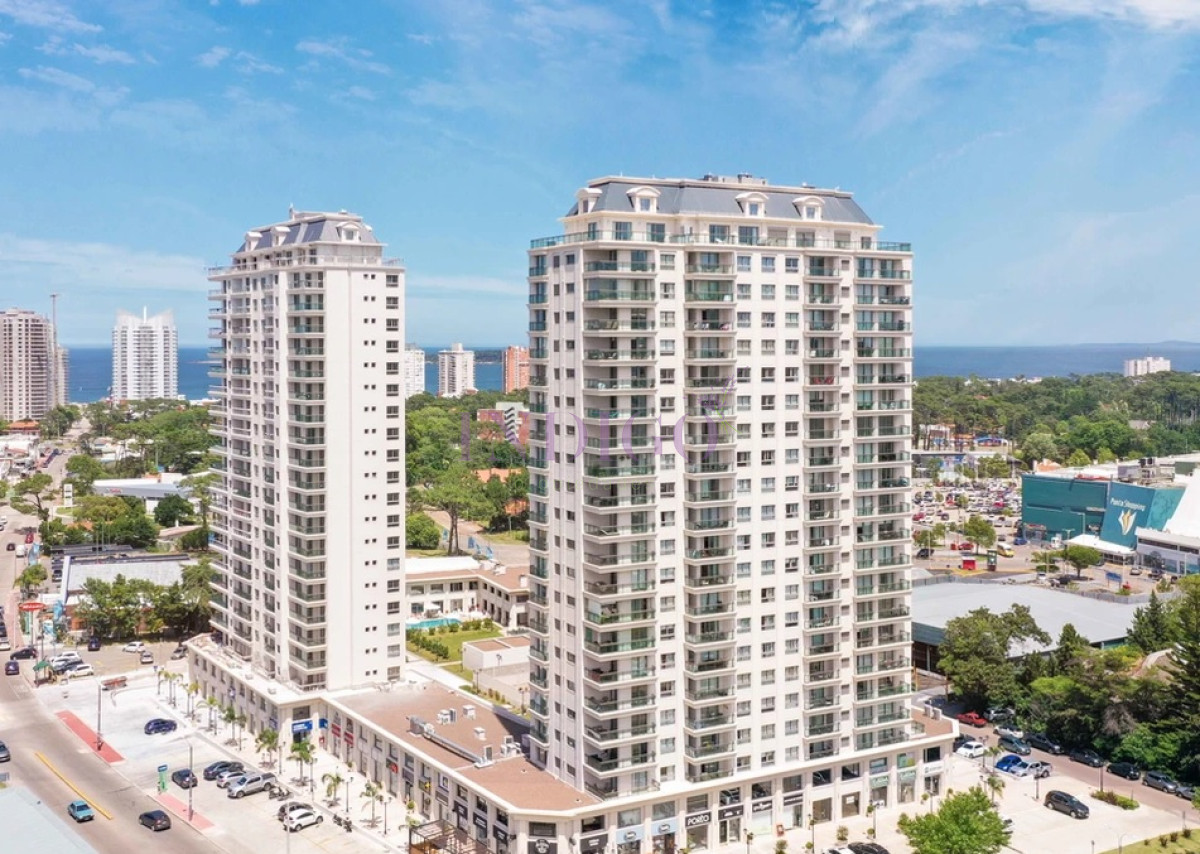 Apartamento Ref.976 - Venta de apartamento 3 Dormitorios en Punta del Este, Uruguay
