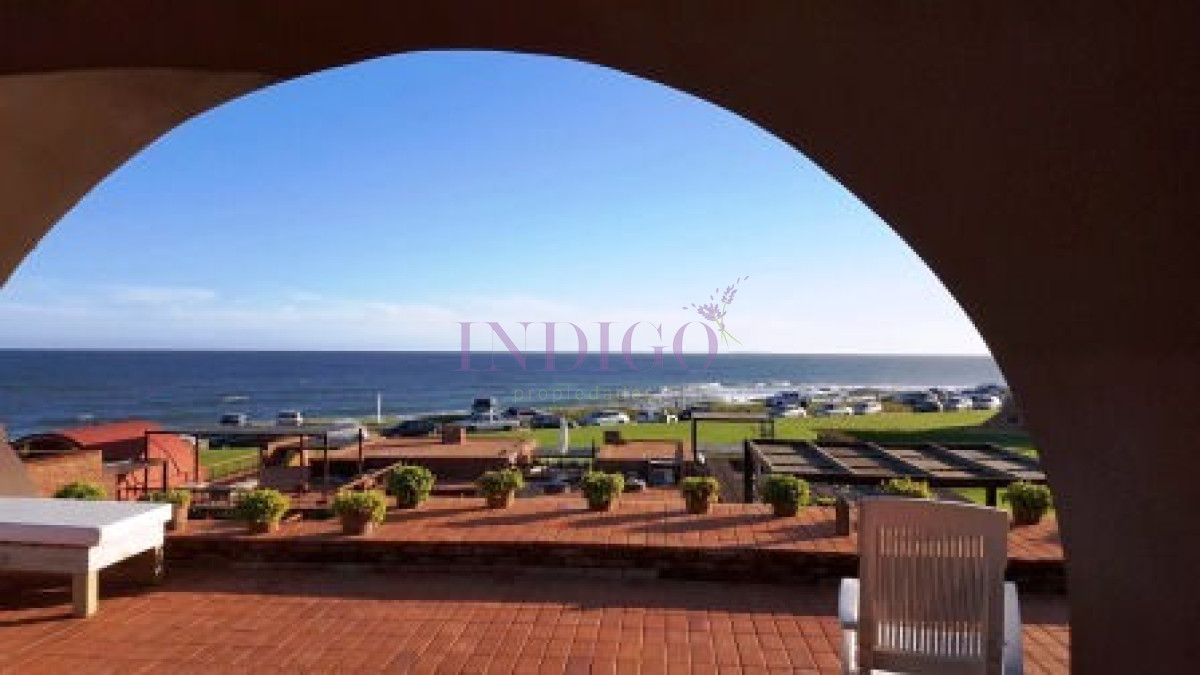 Apartamento Ref.15 - Muy lindo departamento en alquiler en Manantiales, 3 dormitorios , mas dependencia de servicio.