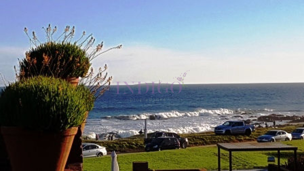 Apartamento Ref.15 - Muy lindo departamento en alquiler en Manantiales, 3 dormitorios , mas dependencia de servicio.