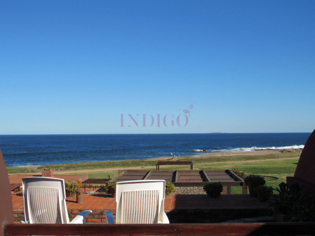 Apartamento Ref.15 - Muy lindo departamento en alquiler en Manantiales, 3 dormitorios , mas dependencia de servicio.