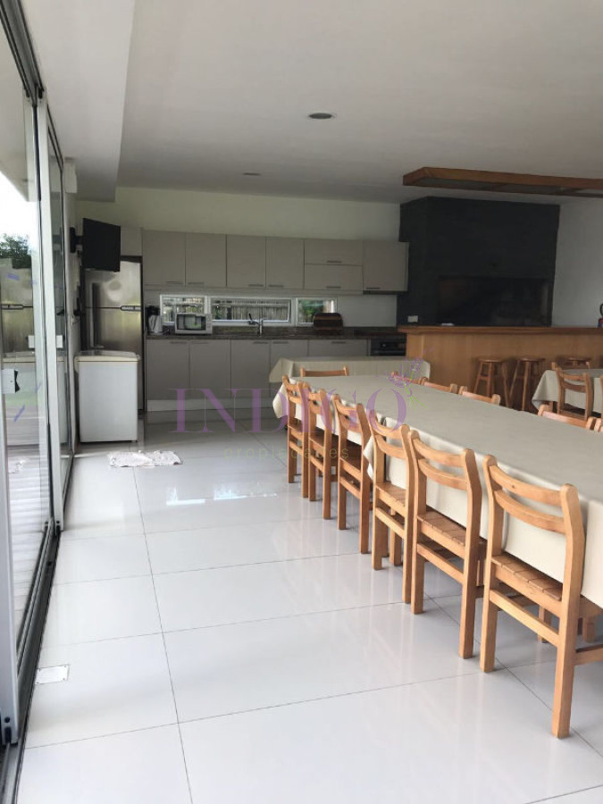 Apartamento Ref.22 - En venta casi frente al mar en playa Brava.