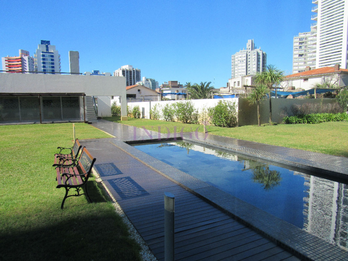 Apartamento Ref.29 - Departamento en alquiler sobre Avenida Francia a metros del Mar.