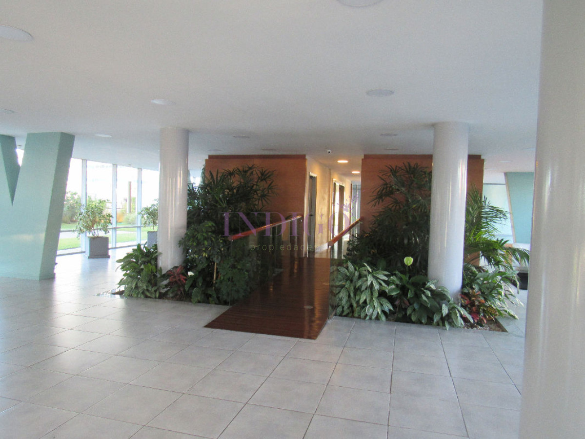 Apartamento Ref.29 - Departamento en alquiler sobre Avenida Francia a metros del Mar.