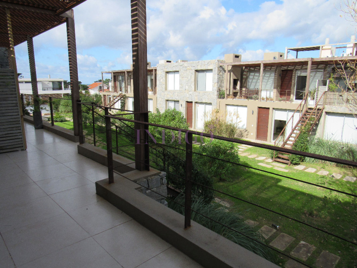 Apartamento Ref.70 - Departamentop en alquiler  en Manantiales, 3 dormitorios .
