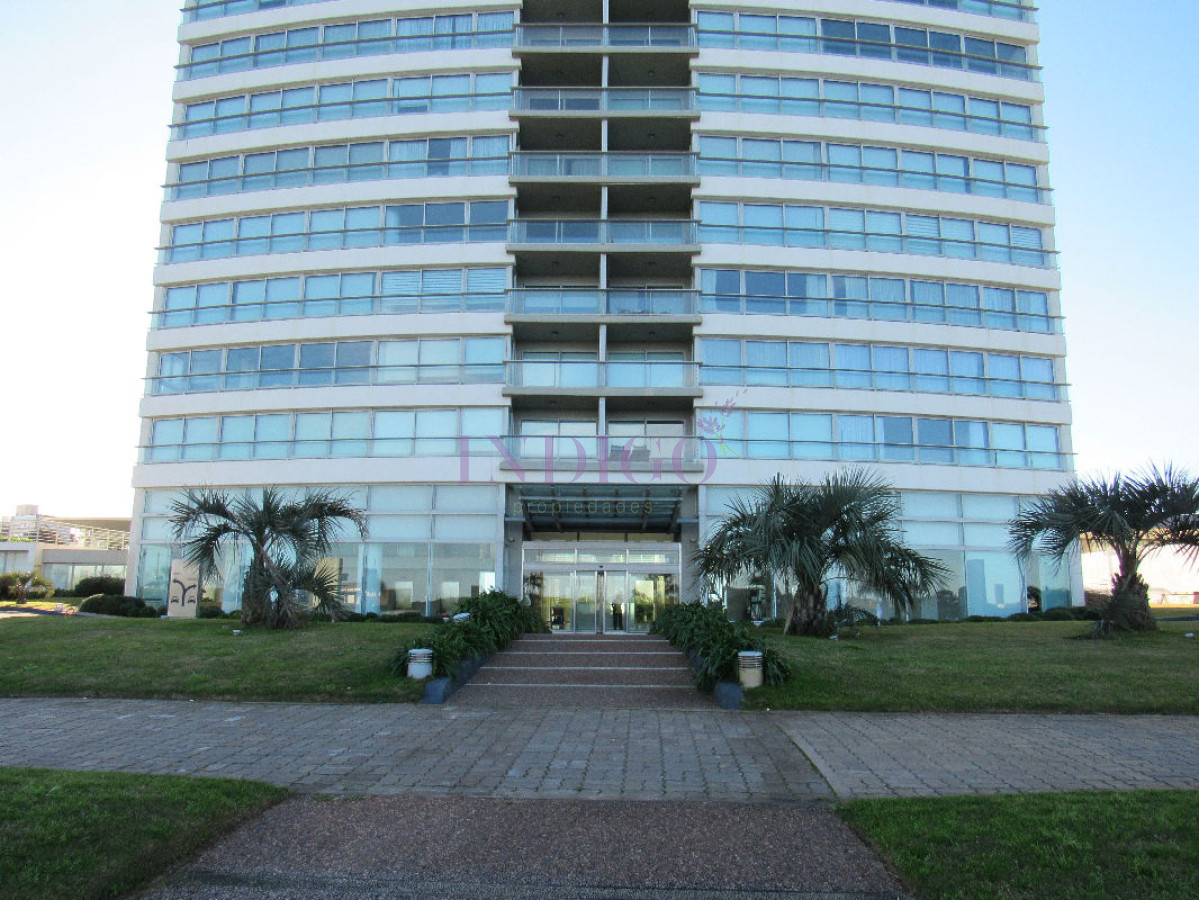 Apartamento Ref.278 - En alquiler en Torre Le Parc. en Brava, 2 dormitorios mas servicio.